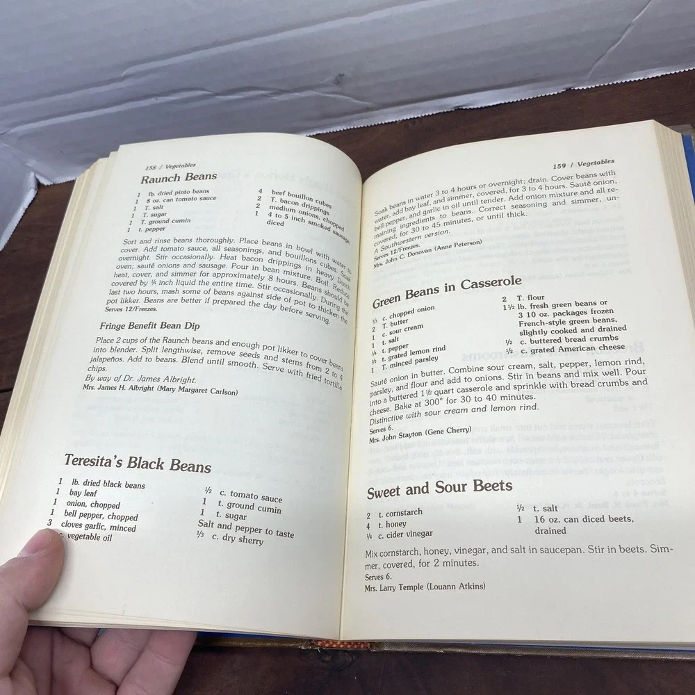 The Collection Cookbook Junior League Austin 1976 First Printing Hardcover